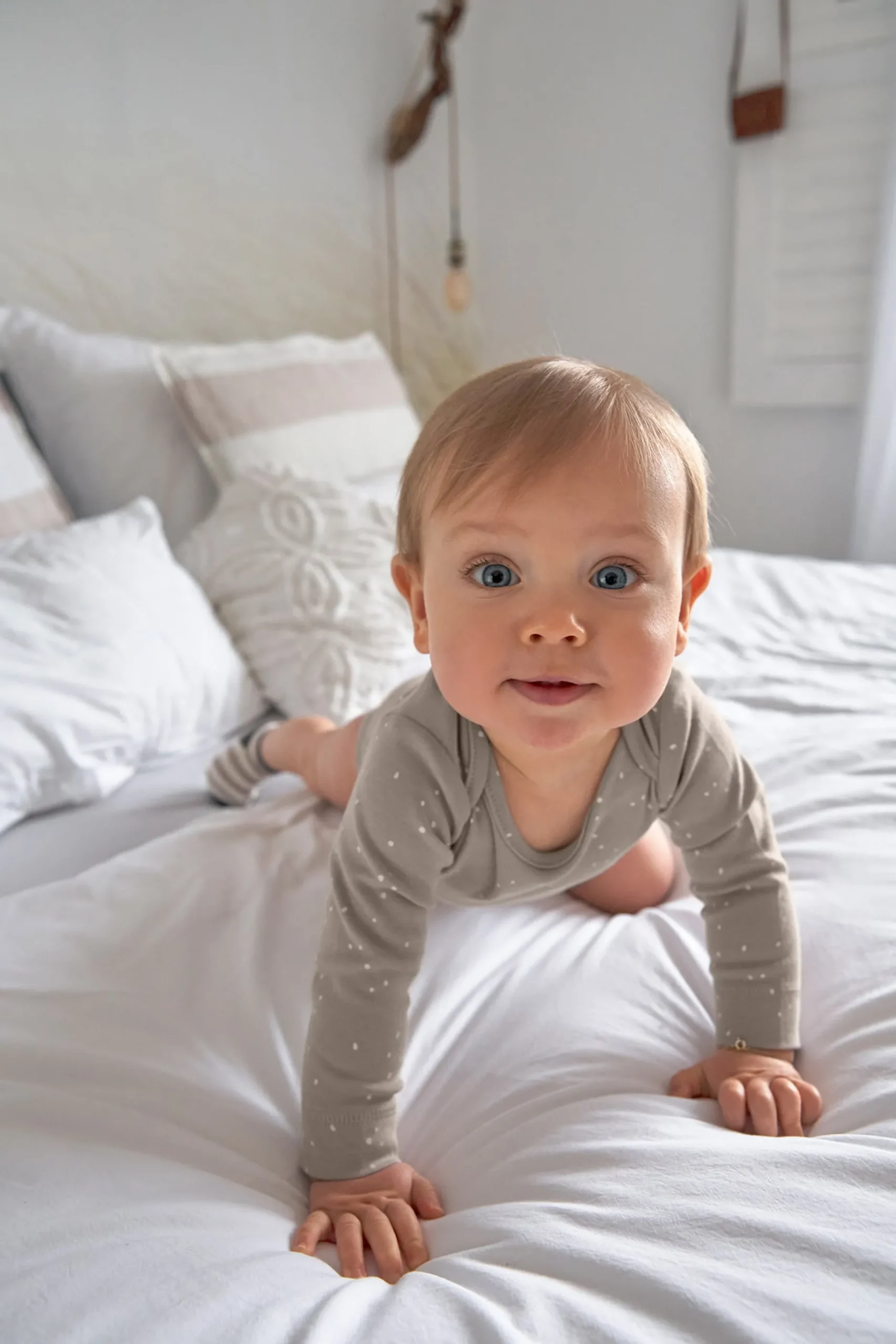 Baby Body langarm - Bio Baumwolle, Punkte, Taupe