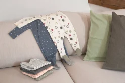 Baby Schlafanzug mit Füßen - Bio Baumwolle, Striped, Grau
