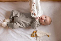 Baby Schlafanzug mit Füßen - Bio Baumwolle, Sprinkle, taupe