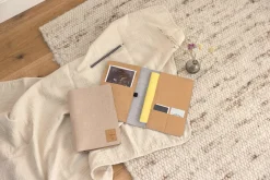Mutterpasshülle - Dokumentenmappe Herz im Glück Limited Edition, Felt Sand
